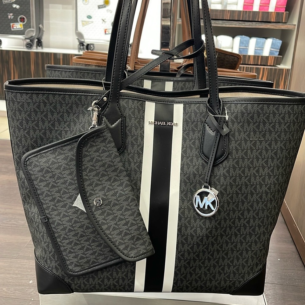 Michael Kors Eva Large Signature Logo Stripe Tote Bag
Black 
NWT